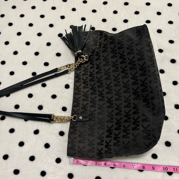 Michael Kors Jet Set Tassel Chain Tote - Picture 11 of 14